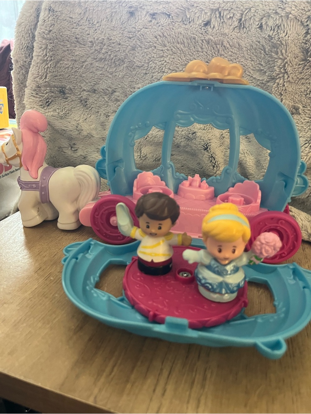 Fisher-Price Little People Disney Princess Cinderella’s Dancing Carriage